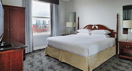 Guestrooms at Embassy Suites by Hilton Portland Downtown | Portland, OR ...