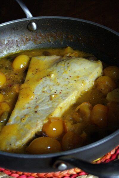 Pesce Spada In Padella Con Pomodorini Gialli Olive Taggiasche E