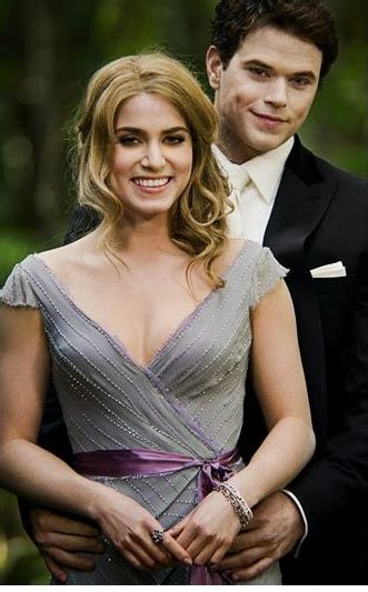 Rosalie and Emmett - Rosalie Cullen Photo (29167660) - Fanpop