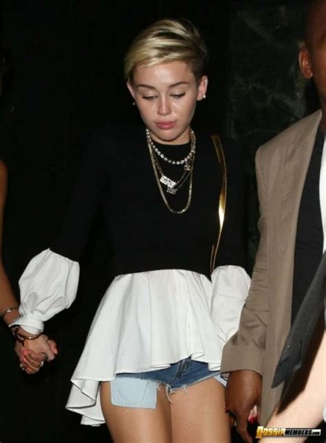 Miley Cyrus Flashing Her Pussy In London Babe Stare