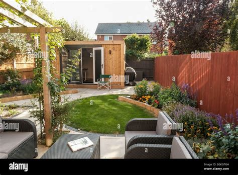 Garden office and landscaped garden with furniture Stock Photo - Alamy