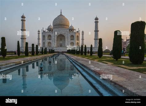 Taj Mahal At Sunrise Stock Photo Alamy