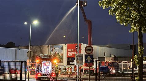 Dagblad Grote Uitslaande Brand Bij Binnenspeeltuin Jump Xl In