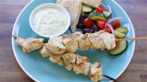 Griechisches H Hnchen Souvlaki Mit Tzatziki Youtube