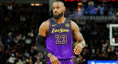 Is Lebron James Playing Tonight Against The Cleveland Cavaliers