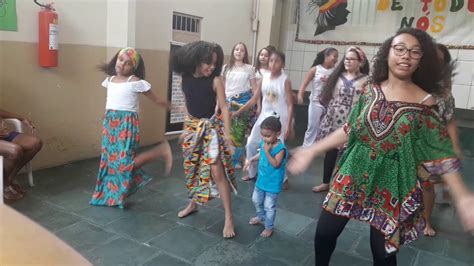 Dança africana na escola YouTube