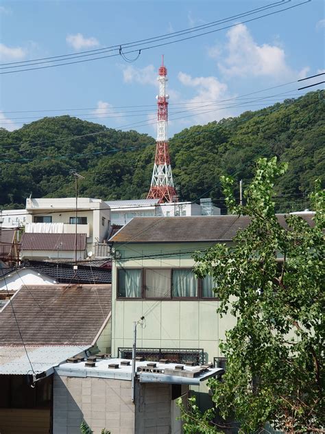 神戸市水道局の奥平野浄水場のタワー｜俊樹