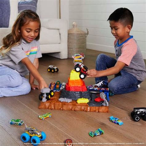 Mattel Hot Wheels Monster Trucks Arena Smashers Bone Shaker Ultimate Crush Yard Playset HNB96