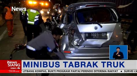 Sebuah Minibus Tabrak Bagian Belakang Truk Yang Sedang Menepi Di Jakut