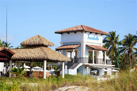 Bahamas police probe food in deaths of Americans at Sandals resort