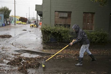 Oregon storm, Day 2: High winds arrive, bashing on Portland's door ...