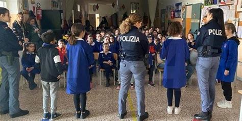 Stop A Bullismo E Cyberbullismo La Polizia Incontra Gli Studenti Di