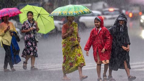 Wb Weather Update এখনই থামছে না বৃষ্টি দুর্ভোগ কমবে কবে জানাল