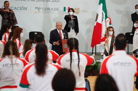 La Jornada AMLO abandera a delegación mexicana que va a JO de Tokio