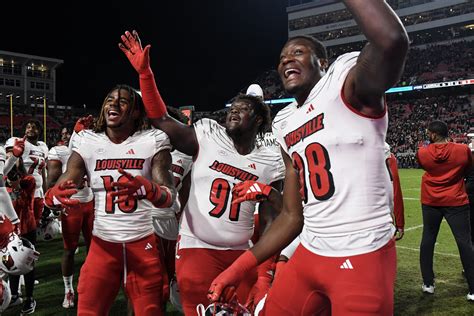 Louisville Football Ranked #25 in AP Poll – The Crunch Zone