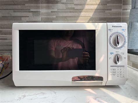Panasonic NN-S215WF微波爐Microwave Oven, 家庭電器, 廚房電器, 焗爐及多士爐 - Carousell
