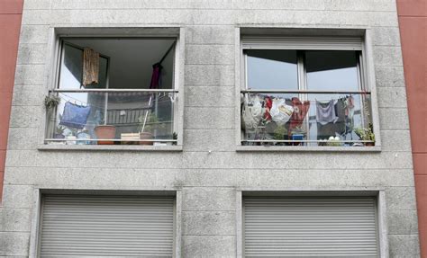 Uno De Los Residentes En El Edificio Okupa De Ribeira Solicita Que Le