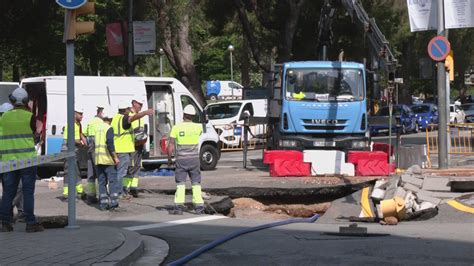 Tallats Diversos Carrers De Pedralbes Per Una Fuita D Aigua