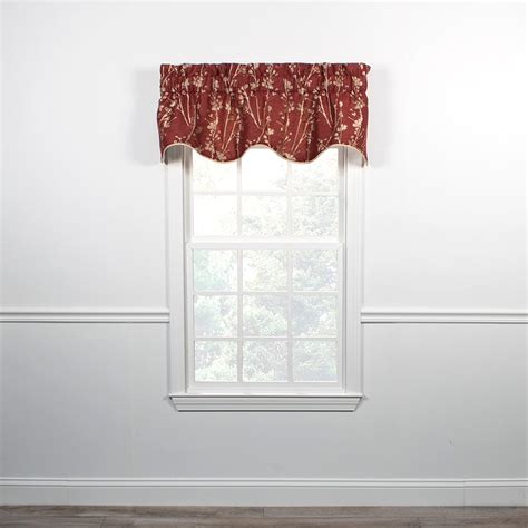 Meadow Lined Scalloped Valance