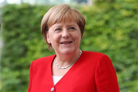 Arritje N Politik Angela Merkel Nderohet Me Medaljen M T Lart T