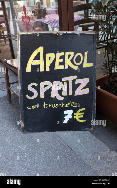 Aperol Spritz Advertising Fotos Und Bildmaterial In Hoher Aufl Sung