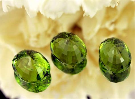 Зеленые камни: названия и фото драгоценных и полудрагоценных минералов