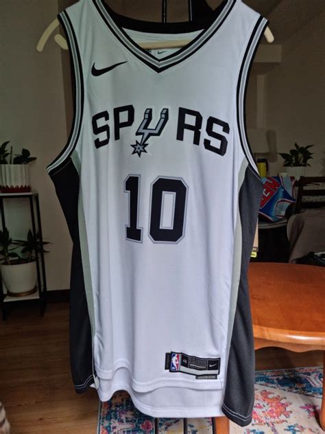 San Antonio Spurs home kit, Men's Fashion, Activewear on Carousell