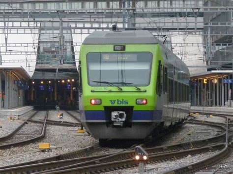 Bls Triebzug RABe 525 016 2 Bei Der Einfahrt In Den Hauptbahnhof Bern