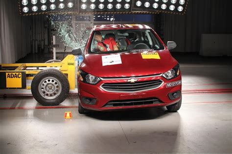 Kia Rio Sedán y Chevrolet Onix se llevan cero estrellas Latin NCAP