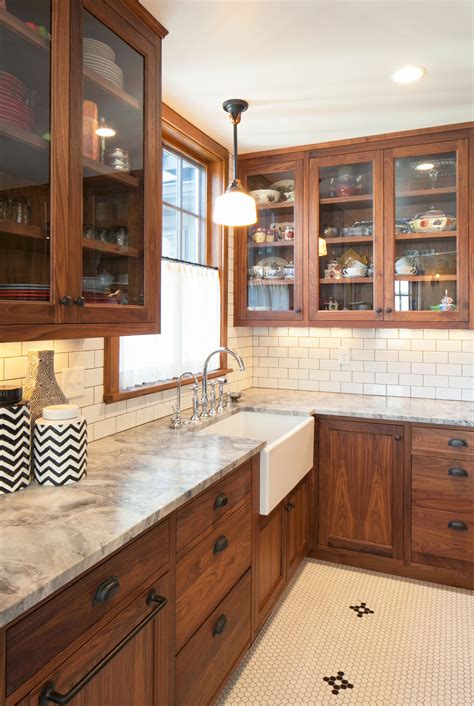 10 White Cabinets With Subway Tile DECOOMO