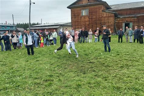«Горы чак-чака, борьба на поясах и татарские забавы»: как в Красноярске ...