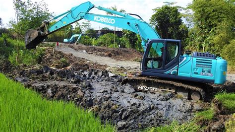 Kobelco Sk Excavators Dump Trucks And Ready Mix Trucks