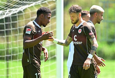 Vor dem Saisonstart Hürzeler verteilt Sonderlob für St Pauli Profi