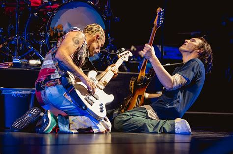 Lancien guitariste des Red Hot Chili Peppers évite la prison après avoir tué un piéton