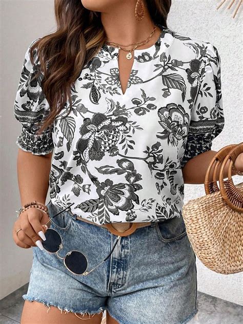 SHEIN Essnce Talla Grande Blusa Con Estampado Floral De Cuello Notch De