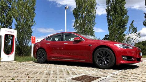 Tesla Model S Se Torna O 1º Carro Elétrico Com Autonomia Acima De 640 Km