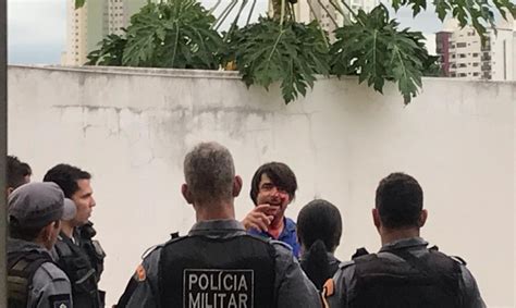 Delegado Atira Em Homem Ap S Levar Pedradas Na Cabe A Durante Discuss O