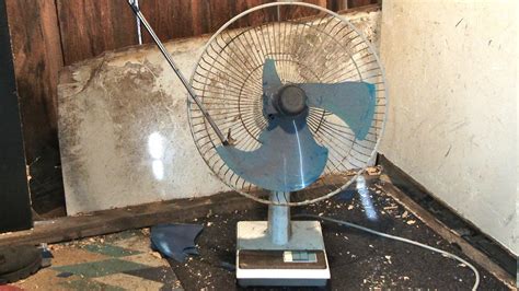 Smashing A Vintage Kdk 40kal Desk Fan Youtube