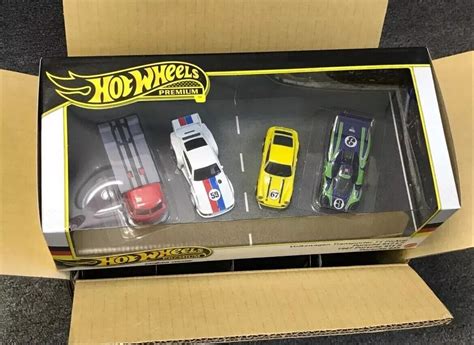 Hot Wheels Premium Diorama Garage Box Set German Racers Vw