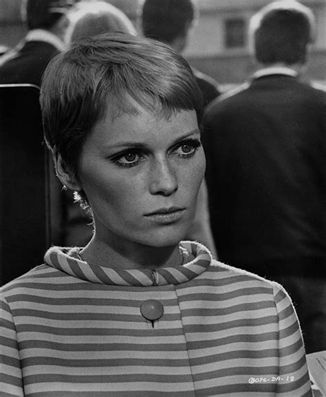 A Dandy In Aspic Mia Farrow Mia Farrow Short Hair Styles Pixie