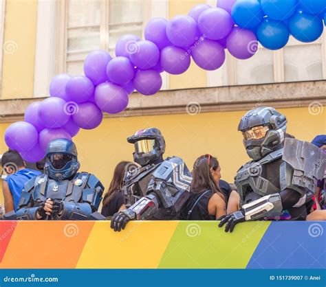 Folkuppkl Dden I Gloriaharneskdr Kter Fr N Microsoft Som Deltar I Gay Pride St Tar Ocks