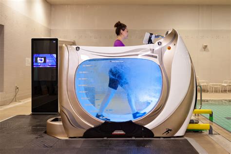 Water Treadmill Reduces Jogging Impact, Can Use For Injury Therapy Too