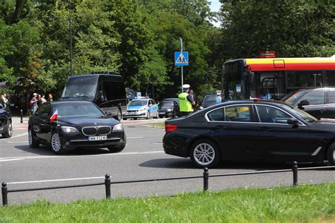 Wypadek Z Udzia Em Rz Dowej Kolumny S Ranni Policja Wyda A