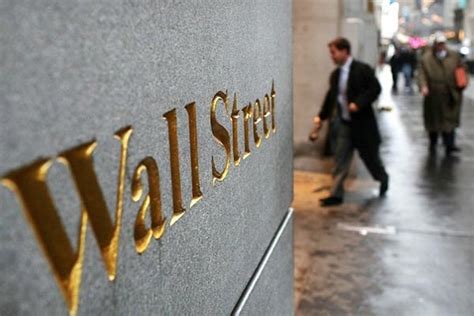 Wall Street Jatuh Sebab Bank Besar Terpukul Aturan Modal Satu Harapan