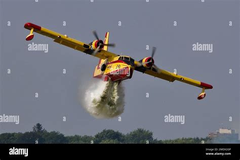 Canadair CL-215 Water Bomber Stock Photo - Alamy