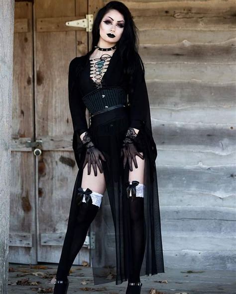 The Black Metal Barbie Theblackmetalbarbie Estilo Rock Goth Beauty