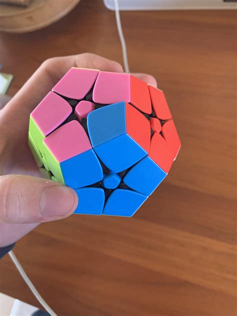 My new 2x2 megaminx came with a misscolored corner. : r/Cubers
