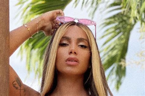 Anitta quebra o silêncio sobre gravidez Área VIP