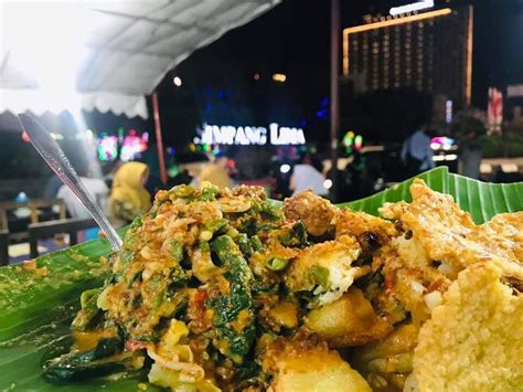 Mau Menikmati Pecel Aneka Toping Pecel Mbok Sador Salah Satu Yang