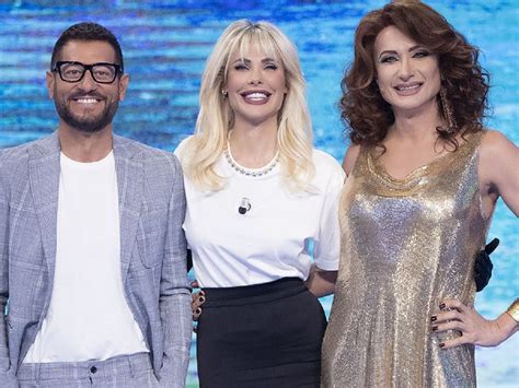 L Isola Dei Famosi Chiude Terremoto A Mediaset Notizia Choc Per